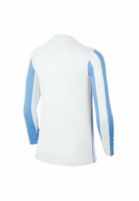 Langärmliges Sportshirt mit einem weißen Körper und hellblauen sowie dunkler blauen Streifen an den Ärmeln. Hergestellt aus einem strukturierten, feuchtigkeitsableitenden Stoff.