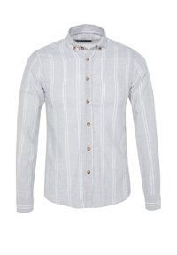 Chemise gris clair à manches longues avec des rayures verticales blanches et des boutons marron, dotée d'un col boutonné.