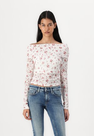 Hollister Co. All-Over Lace Off-the-Shoulder Top - Camiseta de manga larga - red/white