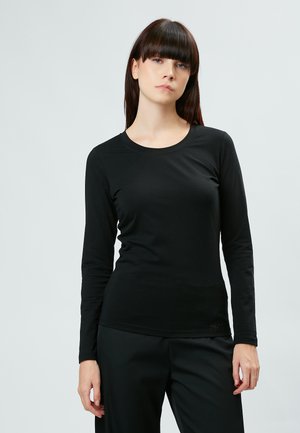 Zwarte langemouwen t-shirt in een slimfit ontwerp, gemaakt van een soepele stof. Heeft een ronde halslijn en subtiele branding bij de zoom.