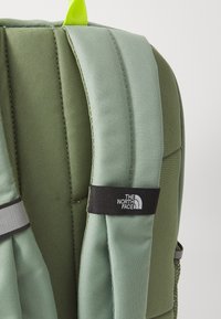 The North Face COURT JESTER UNISEX - Sac à dos - slate moss/bark mist