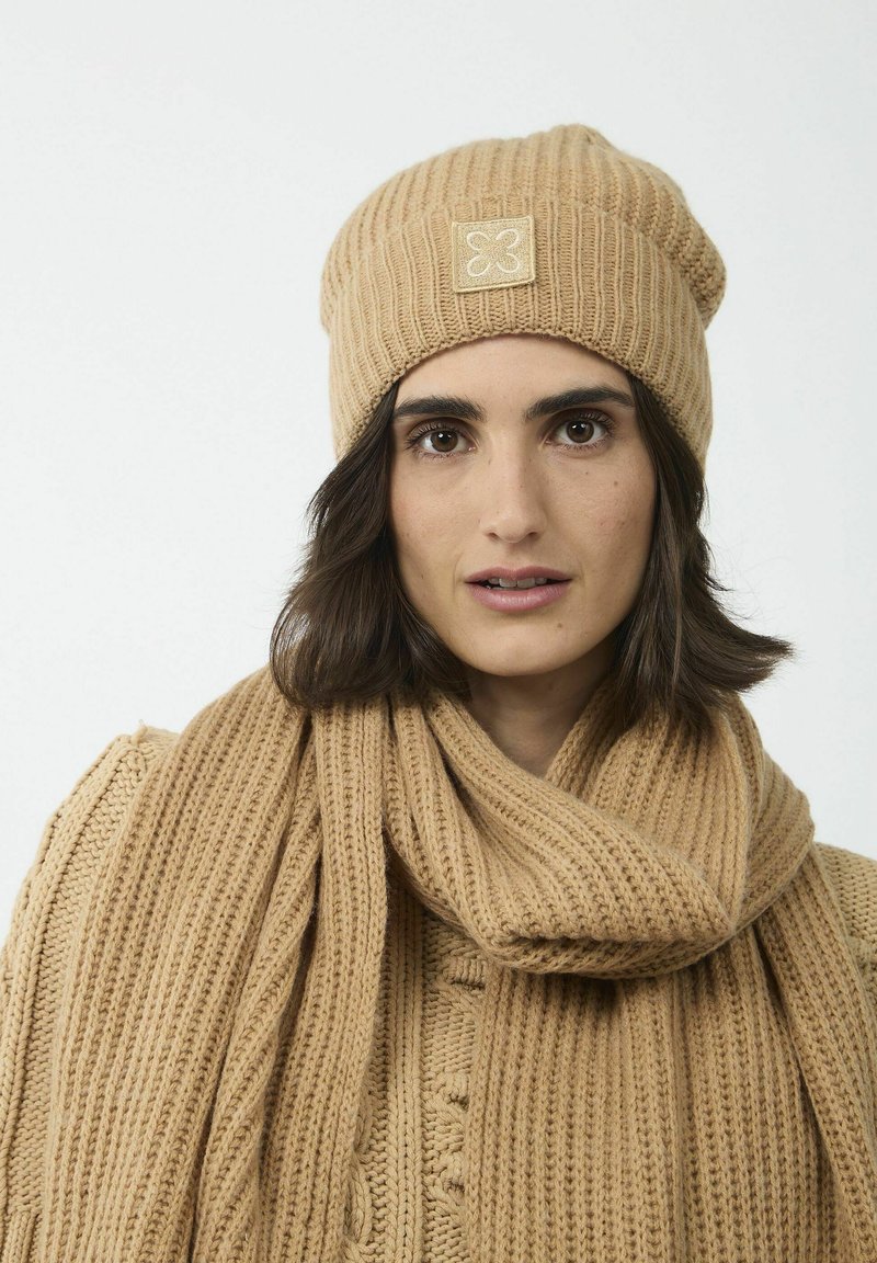 Ensemble écharpe Boucle Et Bonnet Pepe Jeans - Crème Coloré, TOP BI820, Occasion