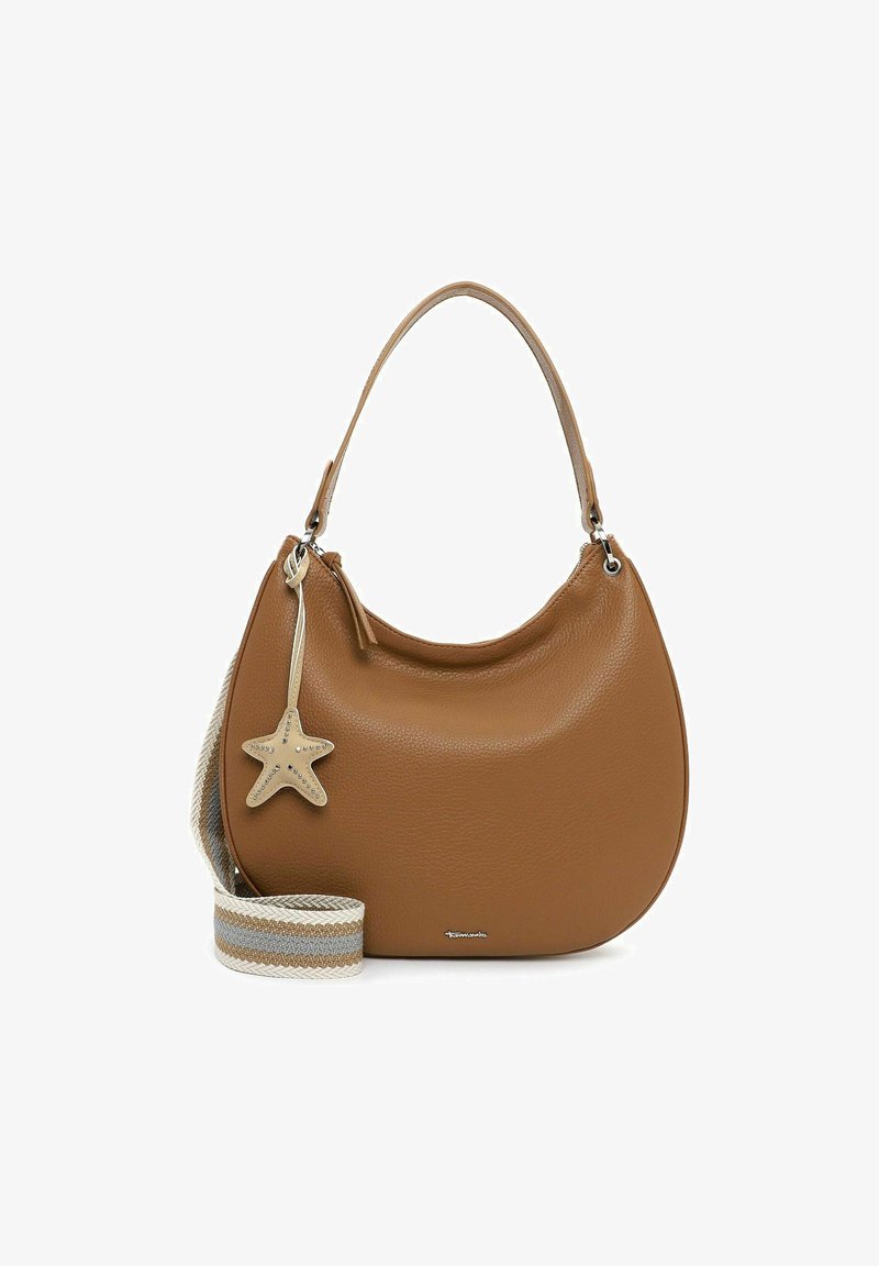 Sac à main en cuir marron avec une seule poignée, un pendentif en forme d'étoile et une bandoulière en tissu rayé détachable.