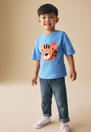 Next, REGULAR FIT - SHORT SLEEVE INTERACTIVE T-SHIRT  . - Camiseta estampada - blue tiger