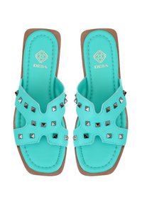 Turquoise slide sandalen met een leren bovenwerk met studdetails, open ontwerp, een gevoerde voetbed en een lichtbruine zool.