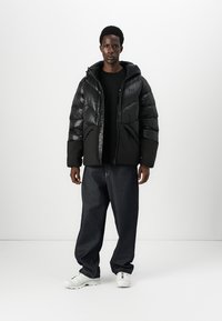 Helly Hansen VILLAGE UNISEX - Daunenjacke - black