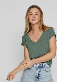 VILA VIMODALA V NECK - Camiseta básica - duck green