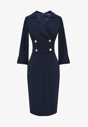 Granatowa, dopasowana sukienka z podwójnym zapięciem, złotymi guzikami i klapami typu notch. Rękawy trzyczwarte o gładkiej strukturze, długość do kolan.