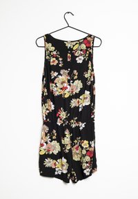 Schwarzer Blümchen-Overall mit rundem Halsausschnitt, ärmellosem Design, Knopfdetails am Rücken und elastischem Bund; verfügt über bunte Blumenmuster.