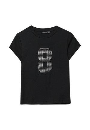 Schwarzes Baumwoll-T-Shirt mit kurzen Ärmeln, das auf der Vorderseite mit einer weißen Strasszahl '8' bedruckt ist. Glatte Textur und lässige Passform.