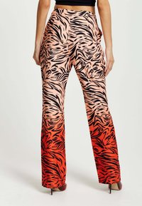 Liquorish WITH SLIT DETAIL - Trousers - red