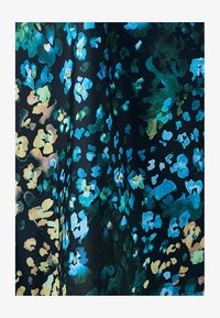 Pasirinkta, blue floatinng floral