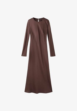 Robe longue marron foncé à manches longues, longueur jusqu'aux chevilles, avec un col rond et des détails discrets de coutures sur un fond blanc.
