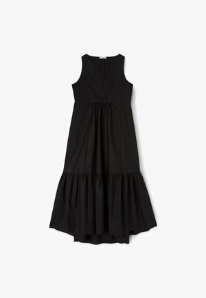 Czarna sukienka bez rękawów z dekoltem w kształcie V, marszczoną talią i rozkloszowanym, warstwowym dołem. Wykonana z lekkiego materiału, o gładkiej fakturze.