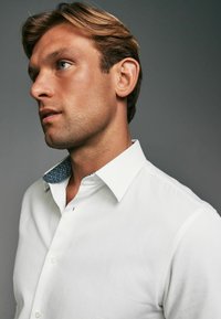 Next TEXTURED TRIMMED SINGLE CUFF - Cămașă - white