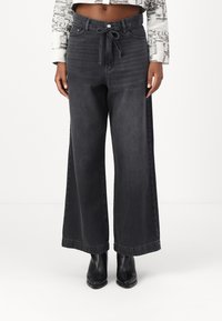 DAY Birger et Mikkelsen ELIJAH czarny