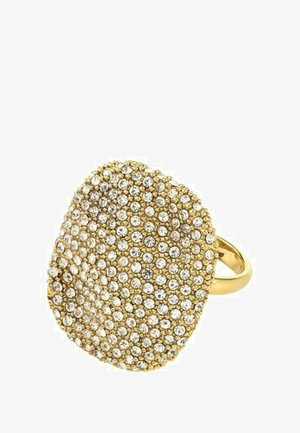 Gouden ring met een gestructureerd oppervlak, versierd met talrijke heldere strass-steentjes, die een sprankelend effect creëren. Gladde band.