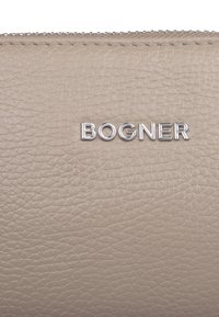 Bogner ANDERMATT FLAVIA SHOULDER - Torba čez telo - taupe