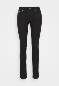 Černé džíny z denimu s úzkým střihem, zapínáním na zlaté knoflíky, pěti kapsami a jemnými detaily prošití.