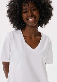 blue shadow MANGO - T-shirt basic - white