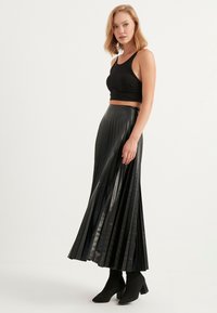 Herita Plooirok - black
