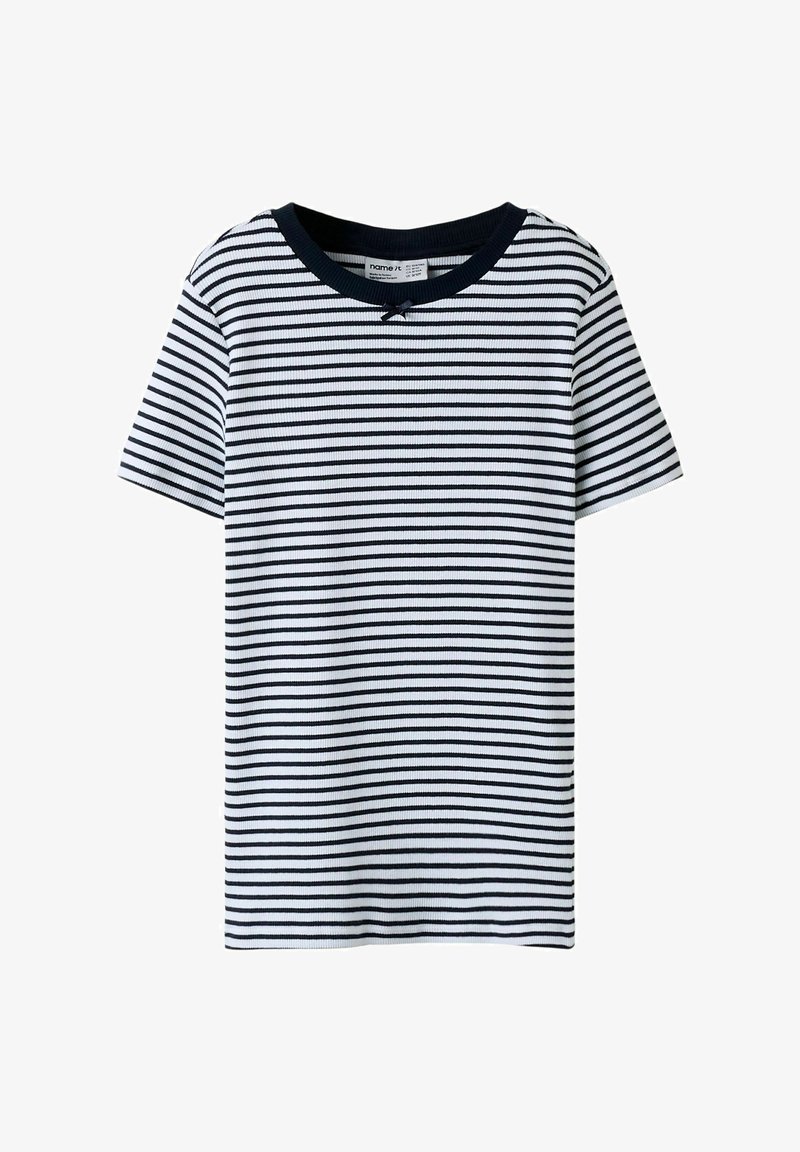 Camiseta de manga corta y cuello redondo que presenta un patrón de rayas horizontales en blanco y azul marino, fabricada en tejido acanalado con un pequeño lazo decorativo en el escote.