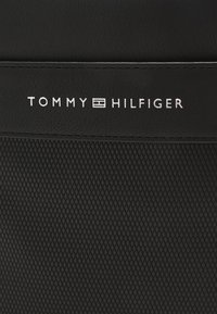 Tommy Hilfiger CORP TEXTURE REPORTER UNISEX - Borsa a tracolla - black