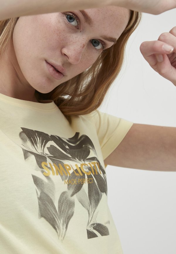 BYSANLA - Print T-shirt - anise flower2