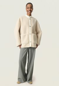 Soaked in Luxury THALASSA  - Manteau court - ancient scroll