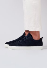 FRED MARTIN COLLECTION VALLETTA - Sneakers basse - navy suede
