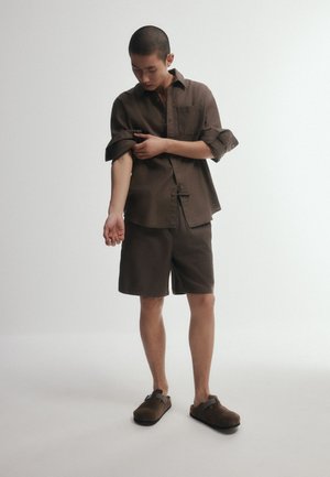 THE SET, 2 PACK - Shorts - black brown
