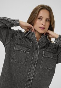 Kaffe JAIDEN - Teksajakk - dark grey washed denim