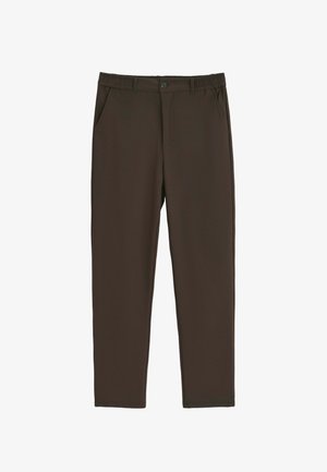 Pantalon droit marron foncé avec poches avant, fermeture par bouton et côtés élastiques à la taille.