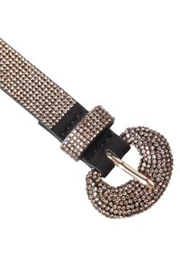 Czarny skórzany pasek z szeroką taśmą pokrytą małymi rhinestones w kolorze różowego złota; ma dekoracyjną, błyszczącą klamrę w kształcie półksiężyca.