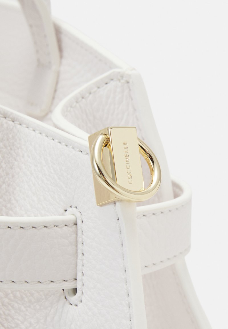 Sac à Main COCCINELLE Bishop Mini En Cuir Blanc - Modèle Grained Leather