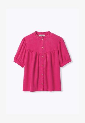 Blouse rose vif à manches courtes bouffantes, col rond froncé et fermeture à pression devant.