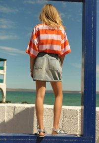 Next RELAXED FIT CREW NECK - Camiseta estampada - orange pink