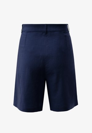 Marineblaue maßgeschneiderte Shorts mit Gürtelschlaufen, flacher Vorderseite und einem dezenten strukturierten Gewebeabschluss.
