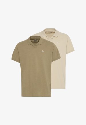 Kaks polo särki, üks khaki ja teine beež, valmistatud puuvillast, klassikalise krae ja lühikeste varrukatega, väikese logo detailiga.
