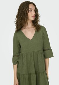 JDY JDYDORA DODO 3/4 SHORT - Obleka iz džersija - dusky green