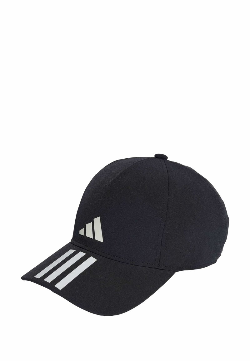 Gorra de béisbol negra hecha de tela, con visera curvada y tres franjas blancas en la parte delantera con un diseño de logo en un lado.