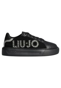 Sneaker nera realizzata in suede e pelle, con dettagli in strass sui lati e sul tallone, dotata di una suola in gomma testurizzata.