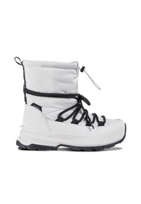 Białe wodoodporne buty za kostkę z wyściełanym cholewką, czarnymi sznurówkami i gumową podeszwą. Posiadają nylonową teksturę i uchwyt do łatwego zakładania.