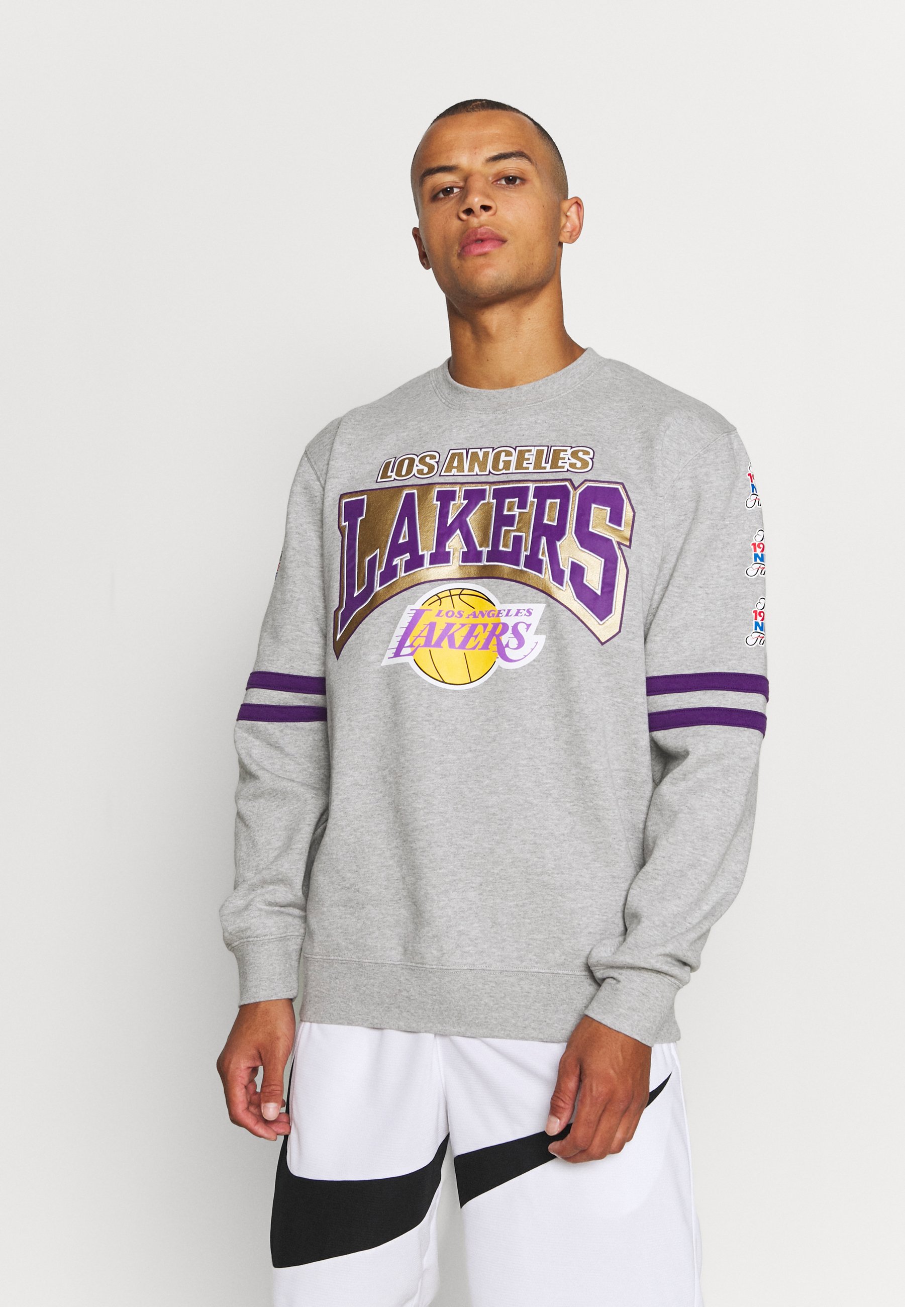 nike varsity sweatshirt