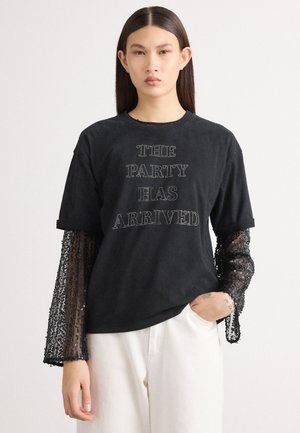 EVI - T-shirt estampada - black