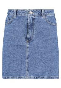 Falda de mezclilla en azul claro, con corte recto, cinturilla estándar, bolsillos frontales y cierre de botón metálico. Sin patrones visibles.