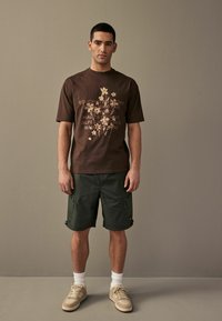 Next NATURE GRAPHIC - Tričko s potlačou - brown floral