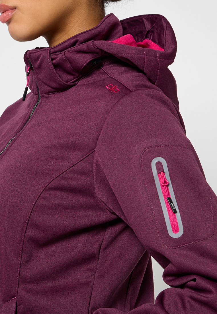 Lila Jacke mit Kapuze, ausgestattet mit einem pinken Futter, einer Reißverschlusstasche am Ärmel und einer glatten Stoffstruktur.