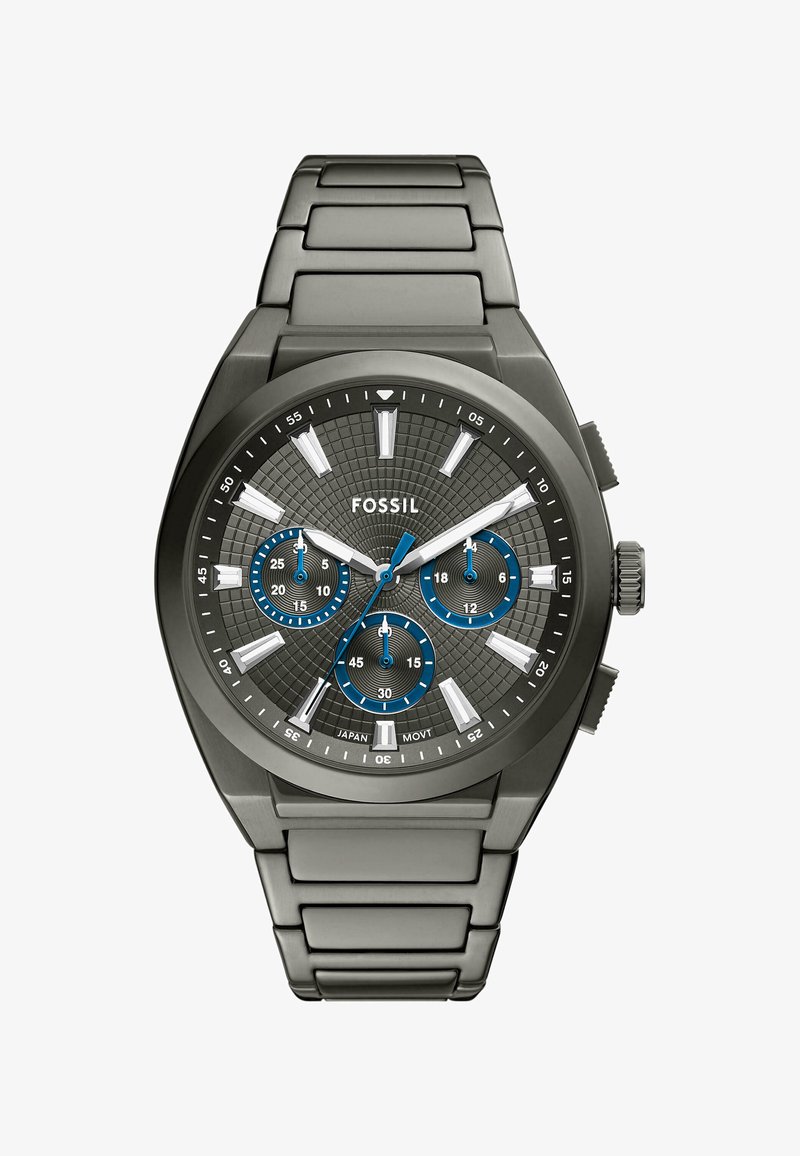 Metallarmbanduhr mit einem dunkelgrauen Armband, strukturiertem schwarzen Zifferblatt, blauen Akzenten und Chronographen-Subdials. Verfügt über silberne Stundenmarkierungen und Zeiger.