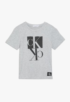Grijs katoenen T-shirt met korte mouwen, met een zwart grafisch ontwerp met letters en vormen. Voorzien van een zwart logolabel bij de zoom.